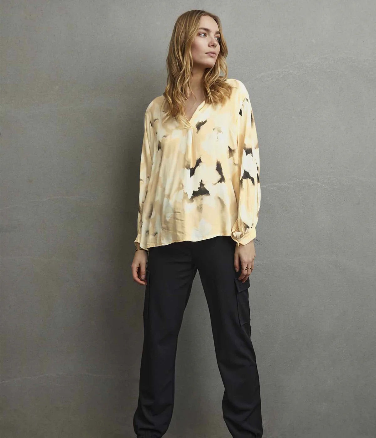 Sorbet Irina Abstract Print Blouse - Sandshell